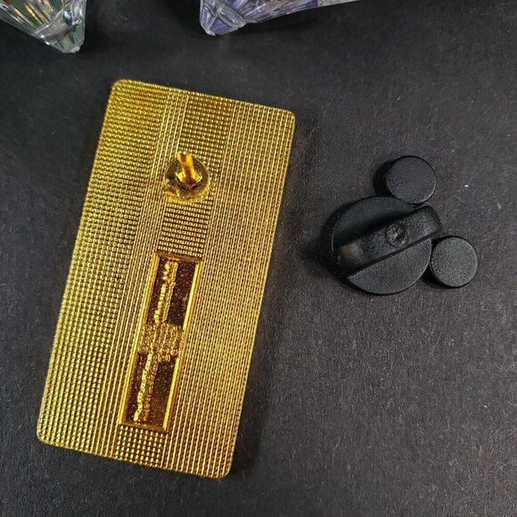 Disney Mickey Mouse Trading Pin Family Museum Lapel Pin Badge Brooch Accessories - Picture 4 of 6